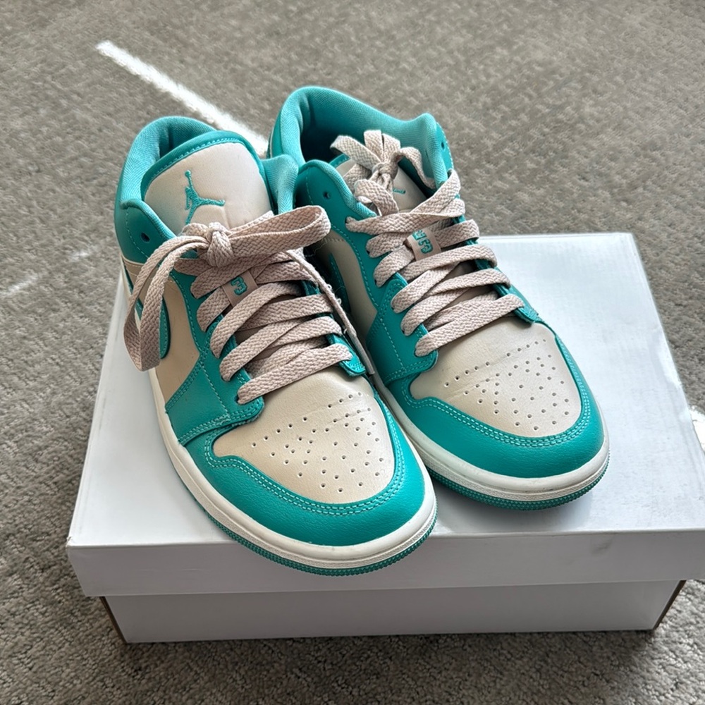 Nike Teal and Cream Athletic Shoes